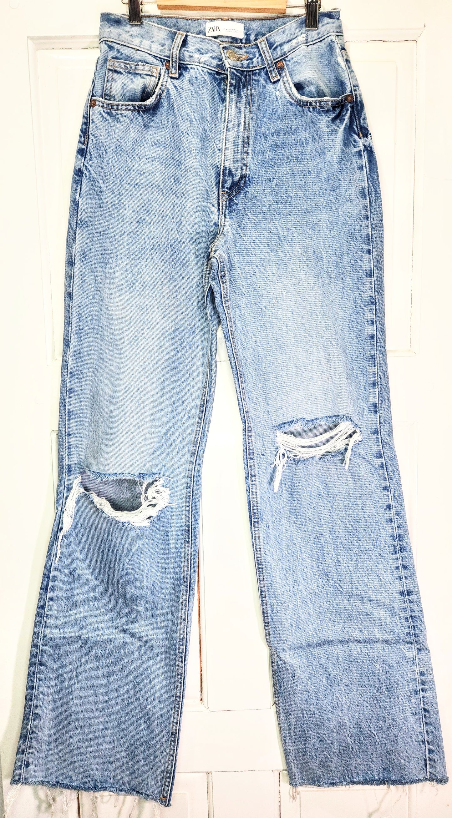 Resale Zara High-Rise light denim jeans size 4