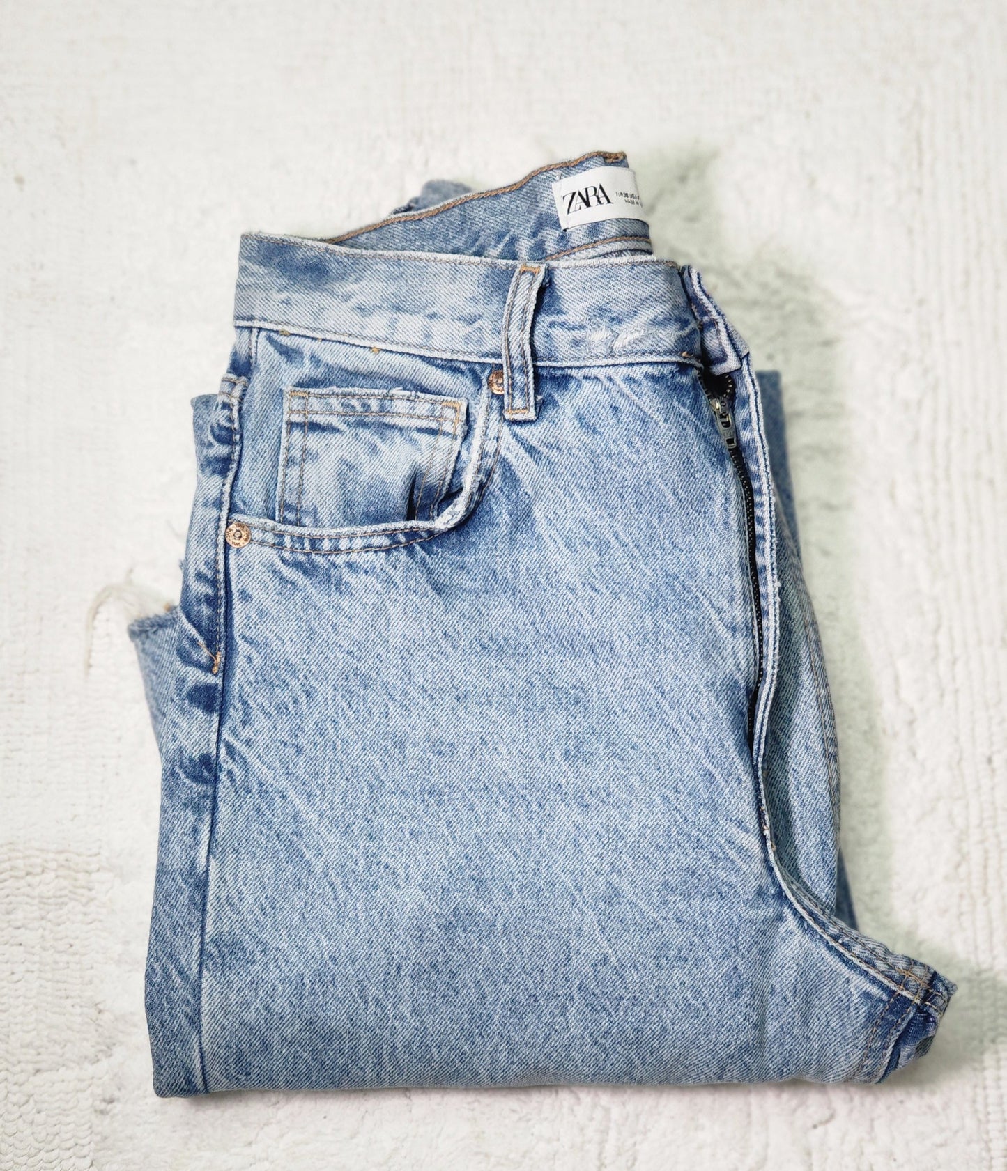 Resale Zara High-Rise light denim jeans size 4